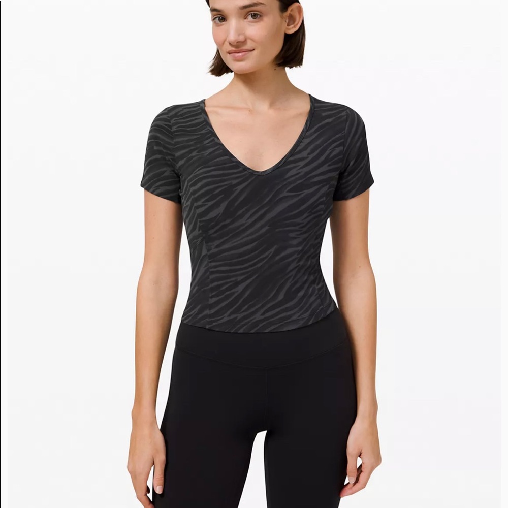Nulu Cropped Slim Yoga Short Sleeve Shirt